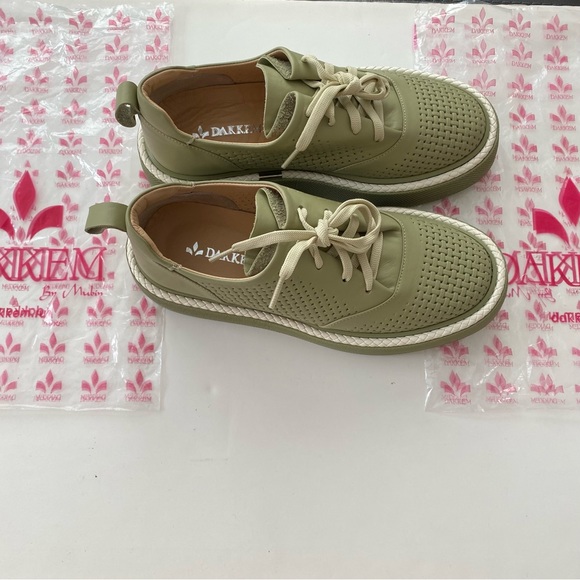 NWOB DAKKEM Women Sneakers - Picture 2 of 11